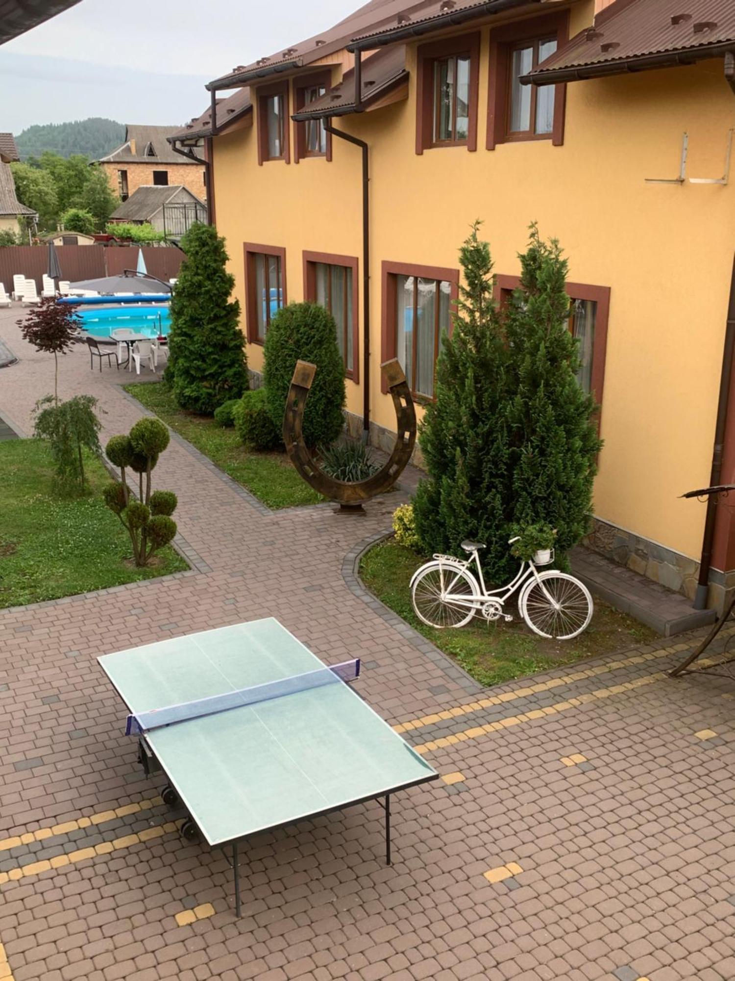 Sadyba Magnat Hotel Deliatyn Exterior photo