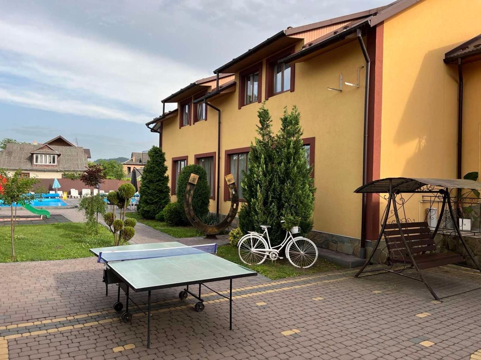 Sadyba Magnat Hotel Deliatyn Exterior photo