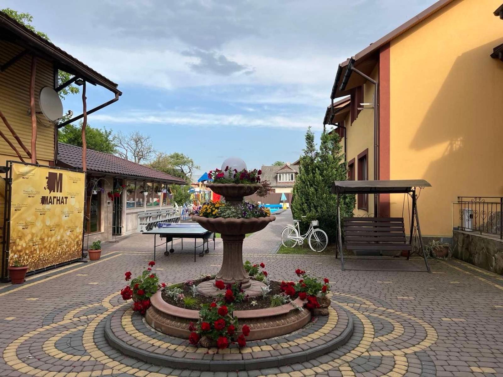 Sadyba Magnat Hotel Deliatyn Exterior photo
